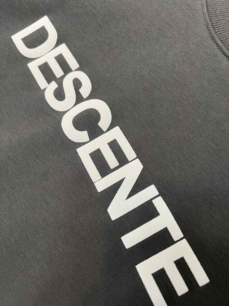 Descente Hoodies